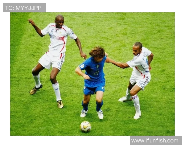 全球足球巨星称号的背后故事与传奇瞬间揭秘